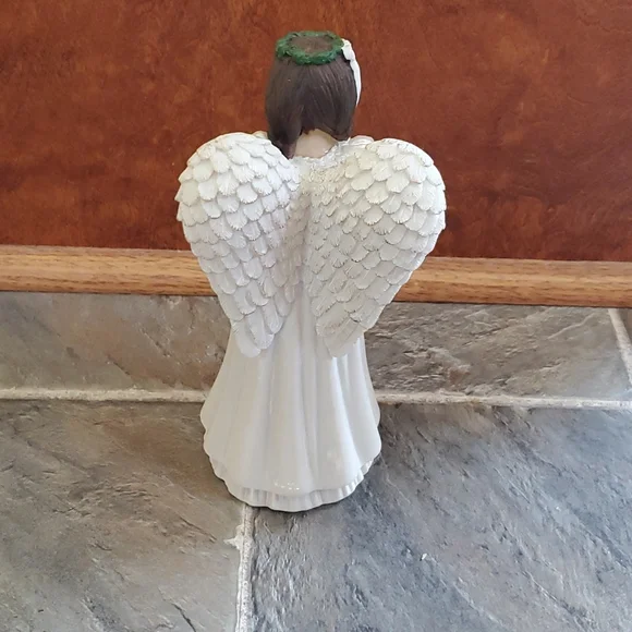 Hispanic: Lucinda Angel - Picture 2 of 2